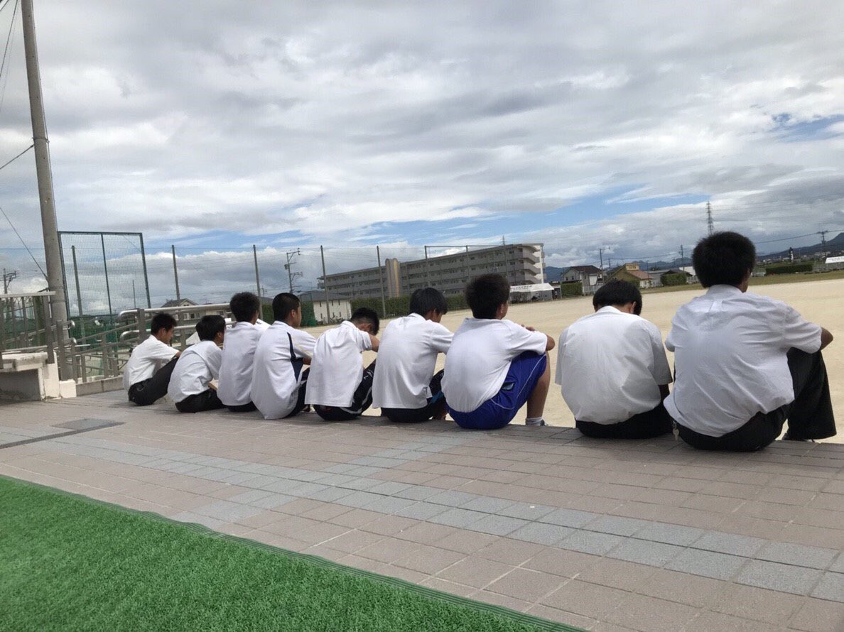 hso_mina's tweet photo. 新入生のみなさん！
サッカーには興味ありませんか？

サッカー部は人数が少なく新入生のみなさんが入ってくれないと試合ができません💦
サッカー初心者とか関係ありません！
少しでもサッカーに興味があったら是非来てください🙇‍♀️ https://t.co/we8F3mnC9g