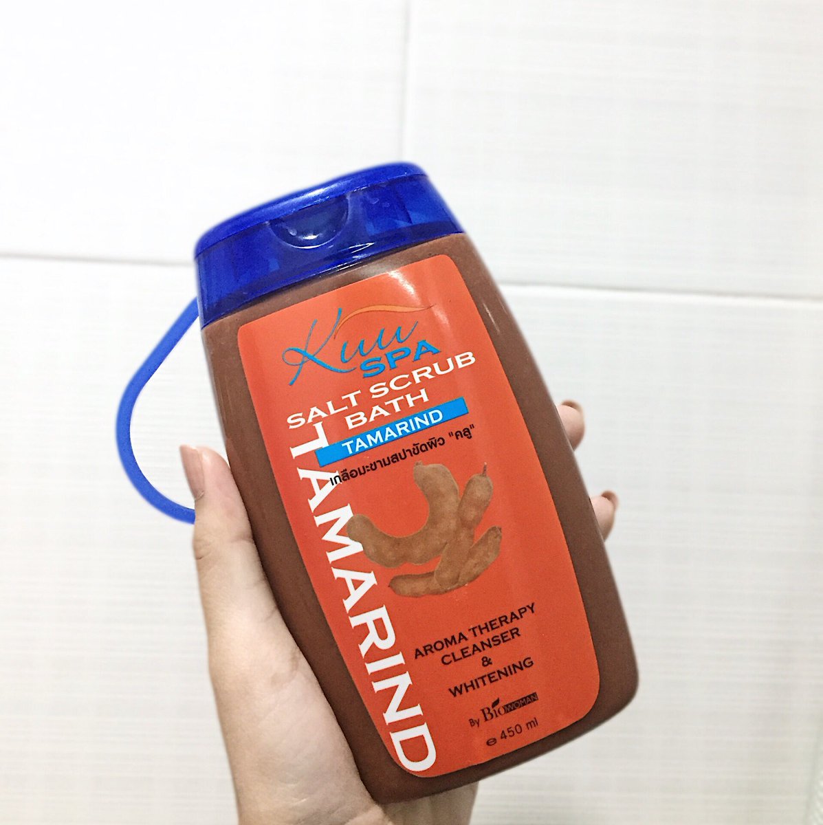 ไปทะเล กลับมาตัวดำคล้ำมากไปลองซื้อเจ้าตัวนี้มาสครับผิวให้กลับมาขาวเหมือนเดิม
ความรู้สึกตอนใช้คือ ใครใคร่จะขัดตัวขัดผิวตัวนี้เป็นตัวเลือกที่ดี ขัดสะใจเนื้อของเค้าจะเป็นเกลือผสมมะขาม แอบผสมสบู่นิดๆ หลังล้างเสร็จ คือดีย์ ผิวนุ่มสุดดด และหอมมาก #รีวิวเซเว่น #ไว้รีวิวห้ามขายของโว้ยยย
