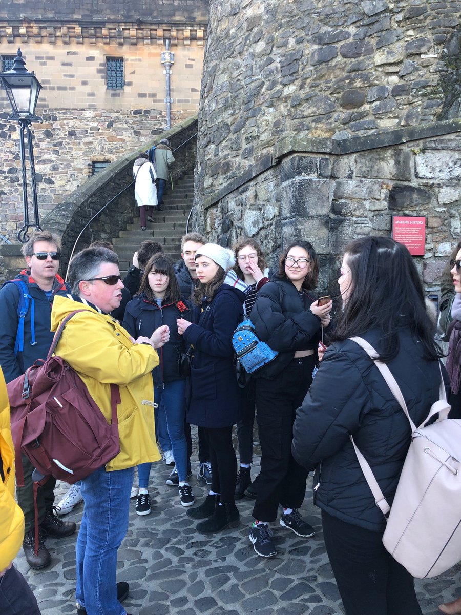 VarndeanIB's tweet image. Blue skies over Edinburgh Castle and Arthur’s Seat yesterday 😎 Off to the Scottish Parliament this morning.