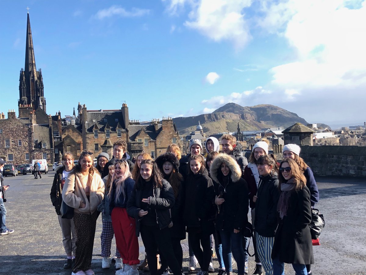 VarndeanIB's tweet image. Blue skies over Edinburgh Castle and Arthur’s Seat yesterday 😎 Off to the Scottish Parliament this morning.
