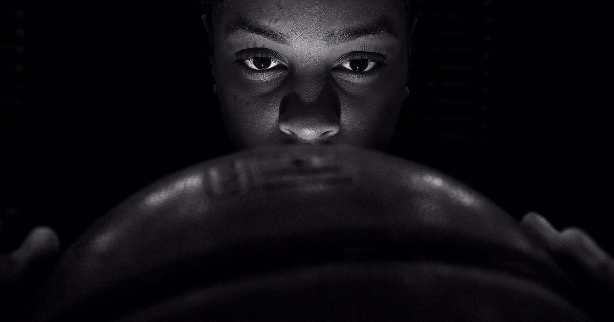 Fotogodterry's tweet photo. Lakeside's Jazlen Green in The PE girls basketball player of the year. "I thank my dad every day for my large hands," Green said with a laugh as she palms two basketballs at once in Lake Elsinore on Thursday, March 14, 2019. (Photo by Terry Pierson, The Press-Enterprise/SCNG) https://t.co/1eRP8KaThz