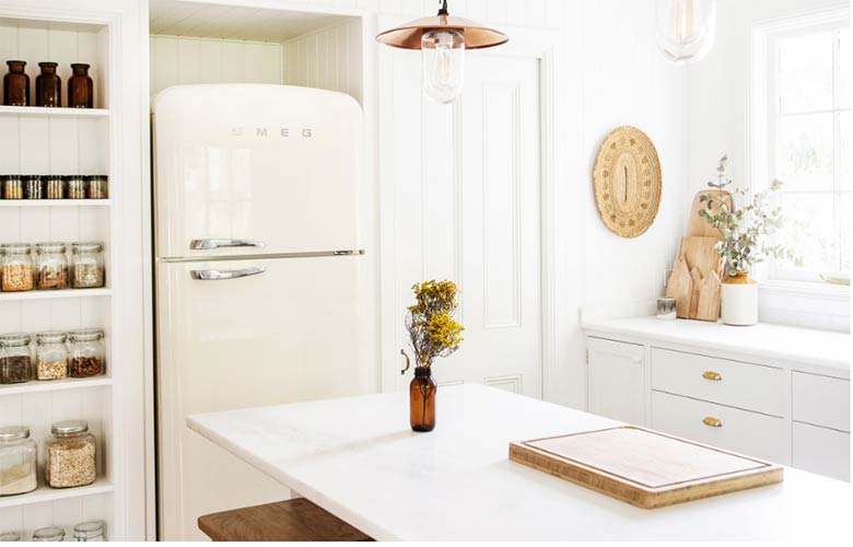 Du blanc, du bois, du bohème... C'est la visite privée du jour ! blueberryhome.fr/2019/03/15/un-…