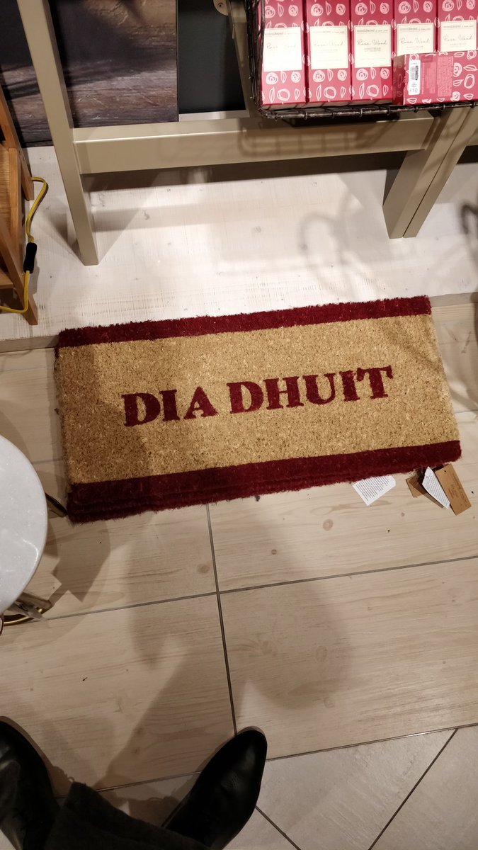 Beachtaire's tweet photo. Nach deas iad istigh in Dunnes. https://t.co/hxt6e4KWhN