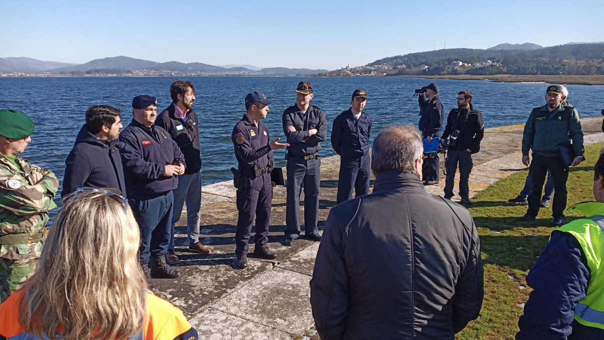 112Galicia's tweet photo. A simulación dun accidente aéreo permitiu poñer a proba, mediante o proxecto #ARIEM112, a coordinación entre os servizos de xestión e mobilización de recursos nas zonas transfronteirizas en situacións de #emerxencia.
#AXEGA https://t.co/ozUdz7kw2m https://t.co/AoxLMjM93F