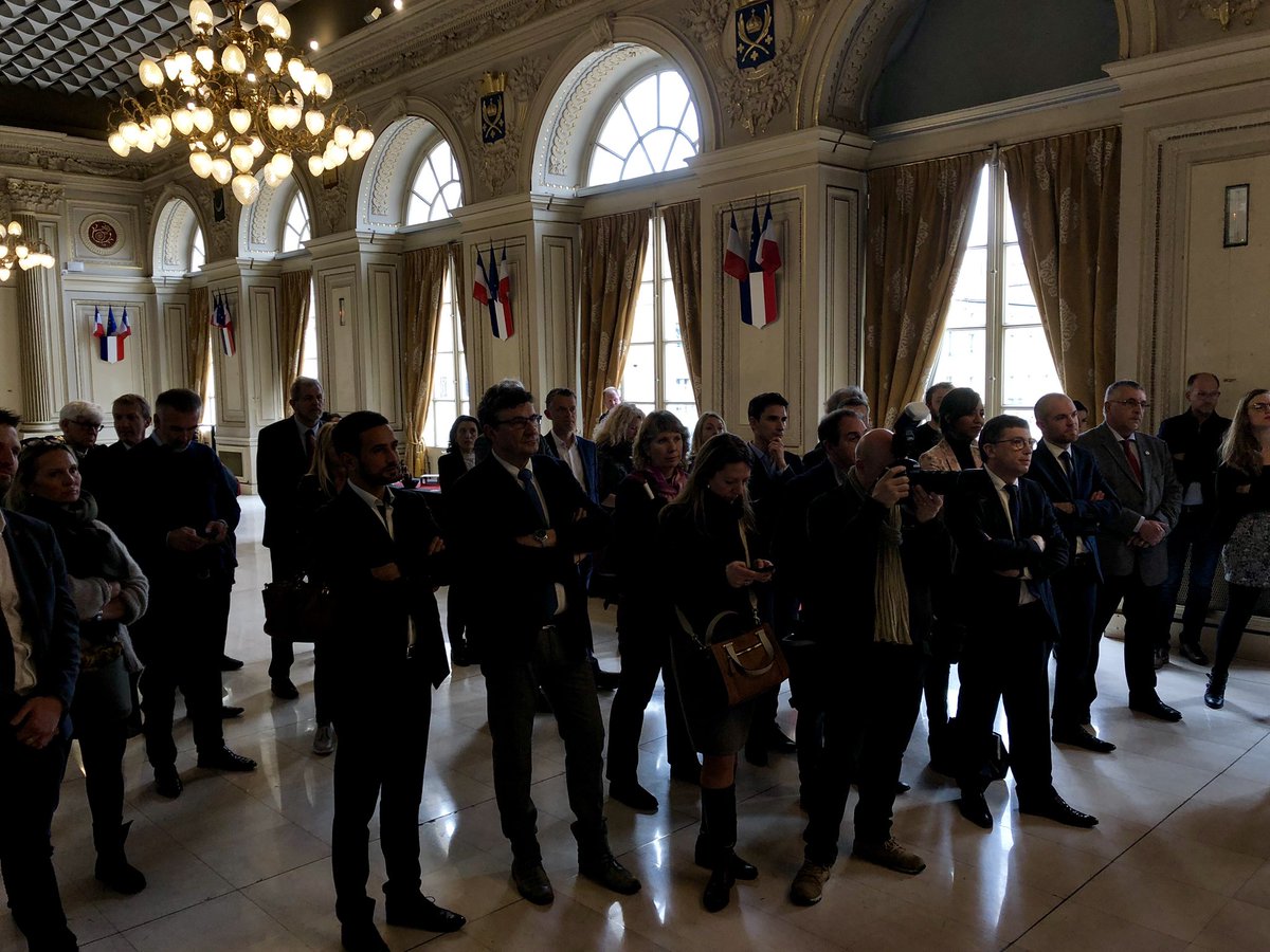 Rencontre avec les équipes des ateliers Google pour présenter les services proposés aux stéphanois. Initiation aux outils numériques, sensibilisation pour surfer en toute sécurité... plus de 1200 ateliers par an de formations prévus pour les stéphanois 👍 <a href="/GoogleEnFrance/">Google en France</a>