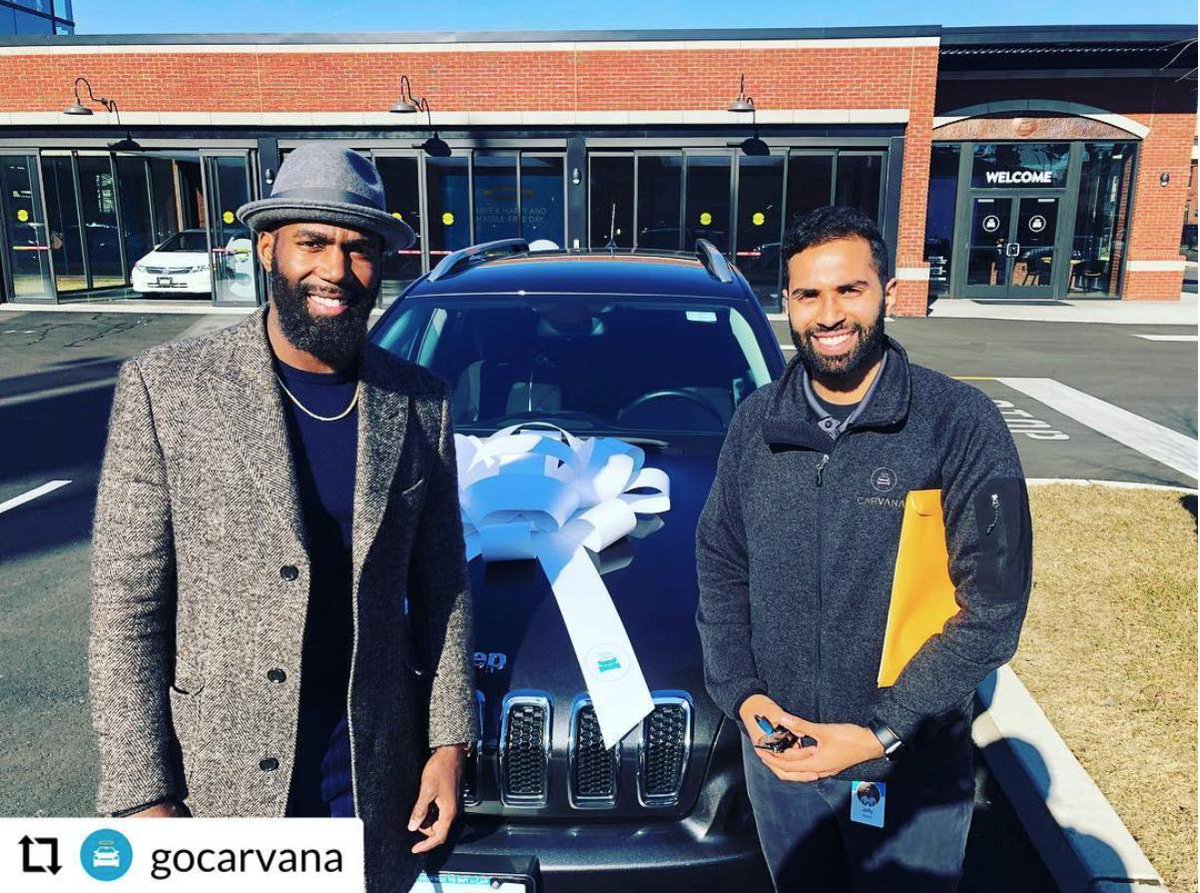 Metro_CRE's tweet photo. @Eagles @MalcolmJenkins knows that @Carvana is #thenewwaytobuyacar! #flyeaglesfly #birdgang #gocarvana https://t.co/JgiLX4tC0o