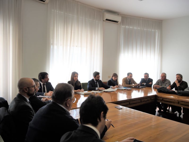 #MISE #crisimpresa Elexos (ex Schneider) ieri tavolo di crisi prrsieduto da <a href="/SorialGiorgio/">Giorgio Sorial</a> :"verificare se ci sono manifestazioni d'interesse. Mettiamo a disposizione strumenti necessari per salvaguardare sito produttivo e livelli occupazionali." mise.gov.it/index.php/it/p…