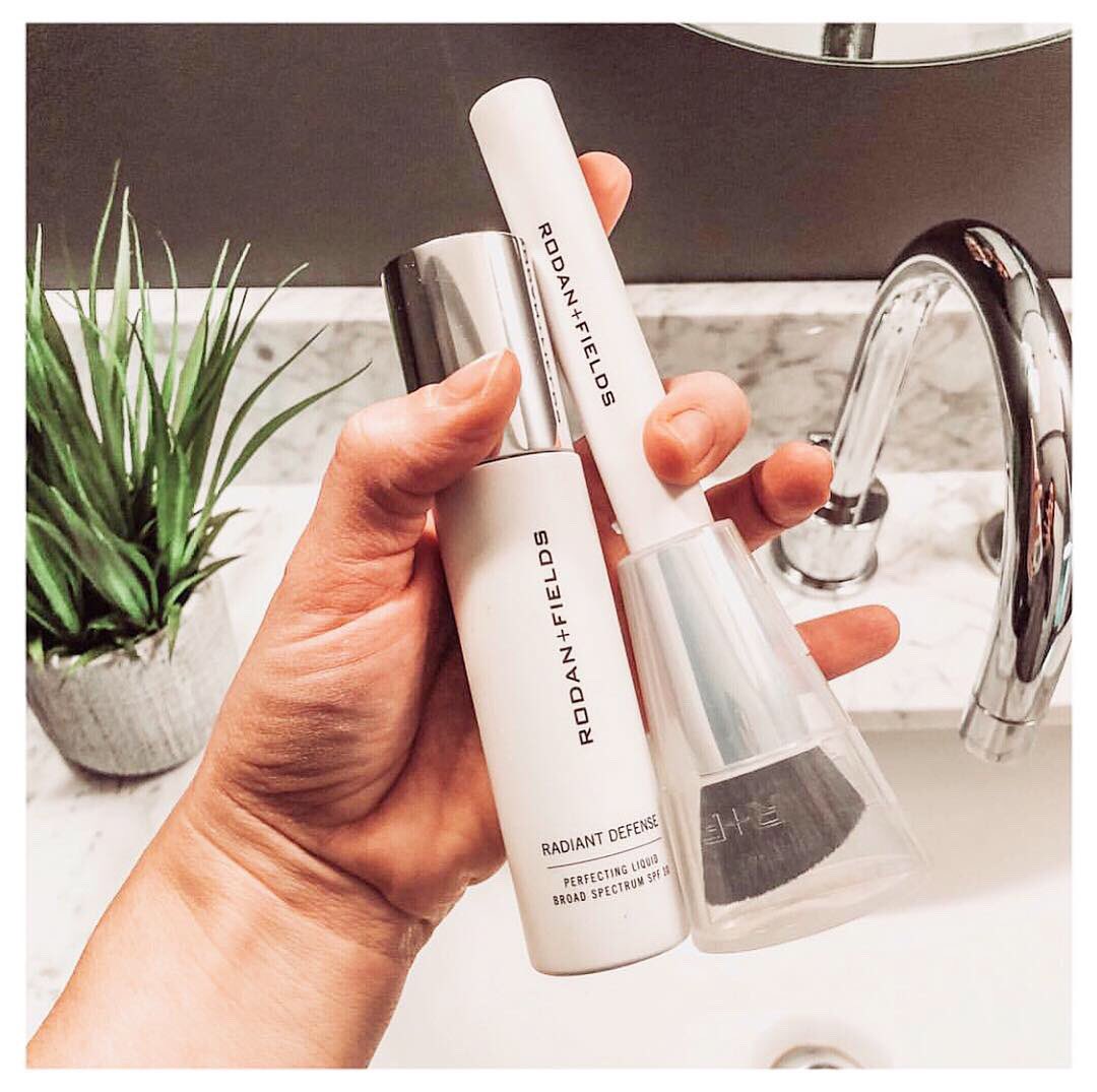 BeyondSkin3's tweet photo. Y’all, Radiant Defense is my JAM! If you saw my quick &amp; easy 4 minute routine video last week, this was the skin perfecting liquid I used! 🙌🏻😍

If you’re interested in a six shade sample, message me! I’ll send you one! https://t.co/nQ5VzGwBv0
