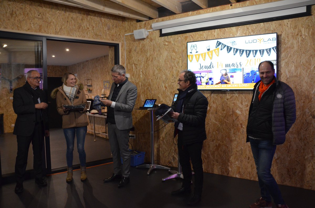 EcoleSaintGab's tweet photo. #ApéroEntreprise avec les anciens élèves de #SaintGab' hier soir au @ludylab merci à @jmmousset @f_routhiau et toute l'équipe pour leur accueil ! https://t.co/cUQta1WBIk
