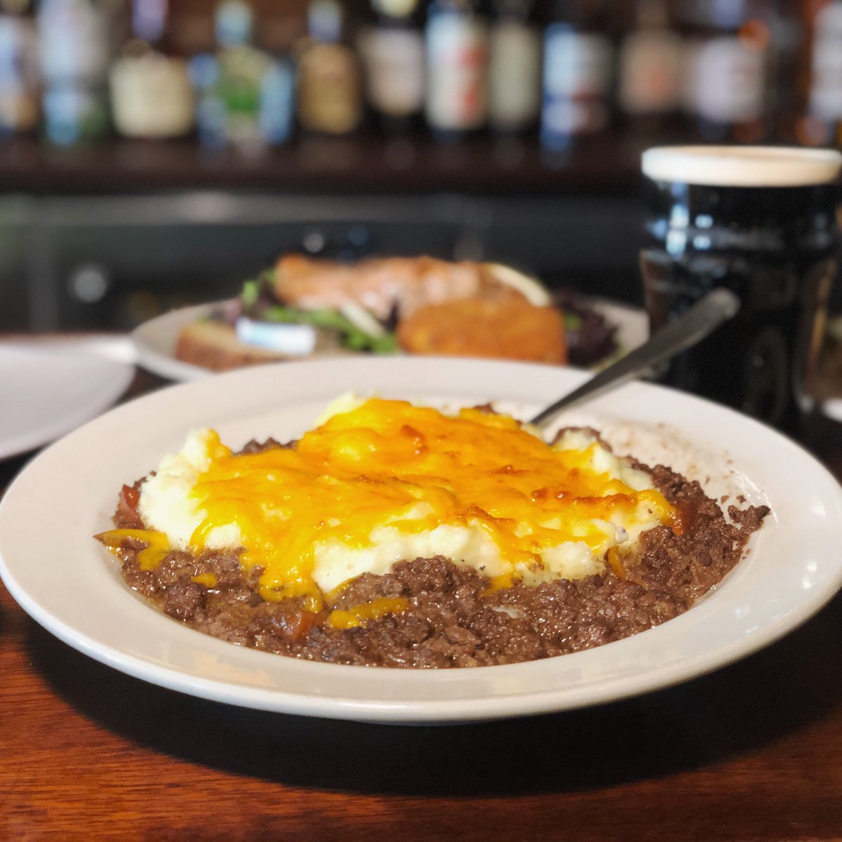 #Sheppardspie and a <a href="/guinnessus/">Guinness US</a>, that is how you celebrate St. Paddy’s  Day! We #DineintheD at @johncowleyandsons, a Farmington restaurant with ties back to #Ireland. Don’t miss it, today at 10am on <a href="/4liveinthed/">Live in the D</a>! 🇮🇪 🍀
#stpaddysday #stpatricksday #irishfood #detroit #foodlife