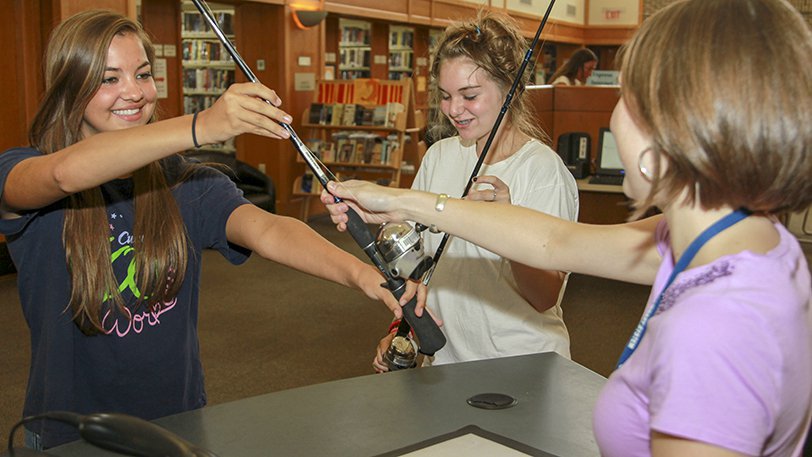 ARGameandFish's tweet photo. Get to fishing during Spring Break! 
Tackle Loaner Program
AGFC places rod-and-reel combinations in public libraries for you to check out, just like a library book. Some locations offer fly-tying equipment. Nearly 100 libraries participate in this program. https://t.co/D0NI0bMMAQ https://t.co/OsVCXbVn8U