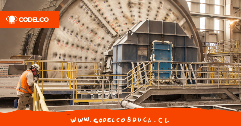 PequenaMinchile's tweet photo. Consejo Minero: RT CodelcoChile: En el proceso de chancado, gigantescas máquinas de hasta 22 metros de alto y 16 de ancho reducen los fragmentos de roca a un diámetro de ½ pulgada. ¡Aprende de esto y mucho más en #CodelcoEduca! https://t.co/eg2WaEd3VF