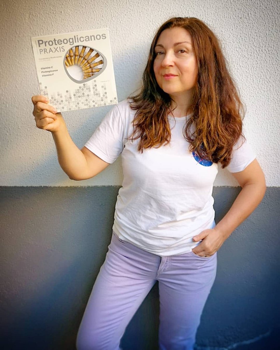 Desde que soy abuela mi tendencia es simplificar y las ampollas de <a href="/LabPraxis/">Laboratorios Praxis</a> con protección solar se han convertido en imprescindibles cada mañana. Empiezo mi tratamiento, del que ya os he hablado otras veces. ¿Lo has probado? <a href="/PraxisCosmetica/">LABORATORIOS PRAXIS</a> #rutinadebelleza #proteoglicanos