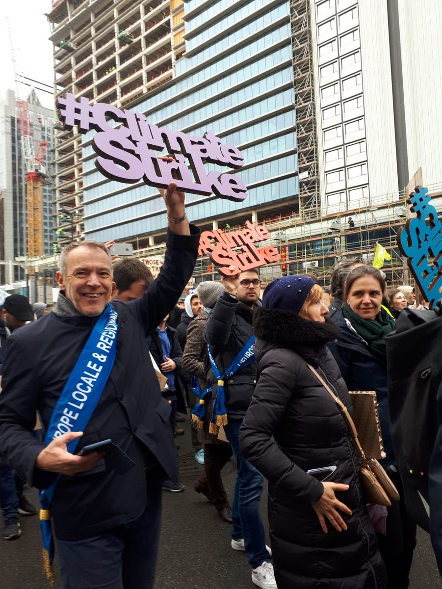 And here we are, marching for the #climate live in Brussels with our partner city networks and loads of youths! #ClimateStrike #FridaysForFuture #EnergyUnion #climateaction #LocalAction on #ClimateChange!