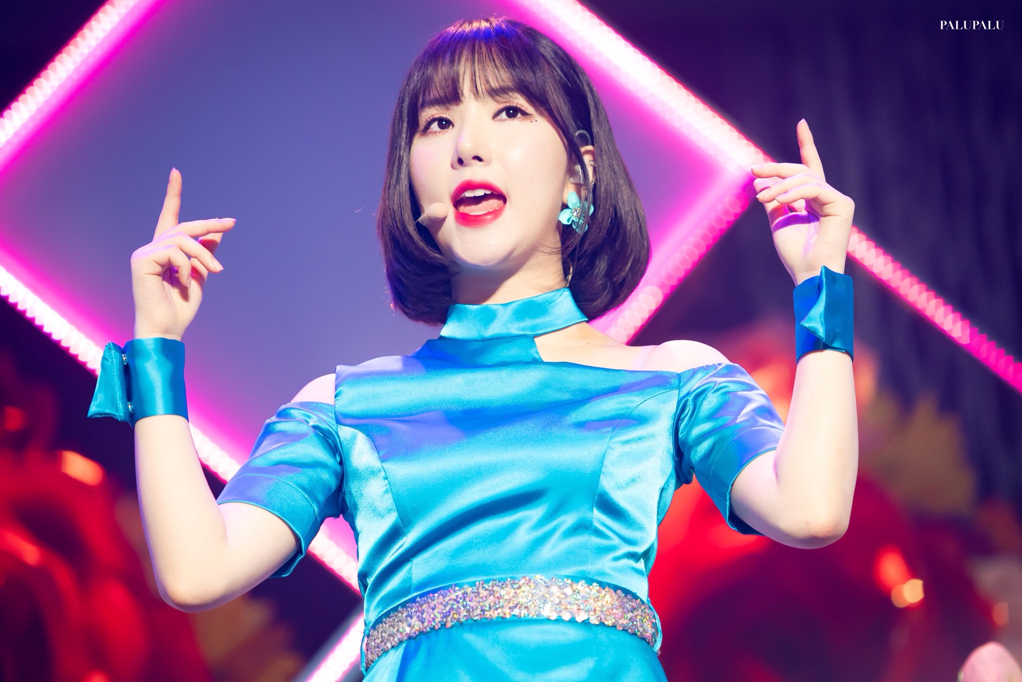 D1s65dCUkAECmqs.jpg:large