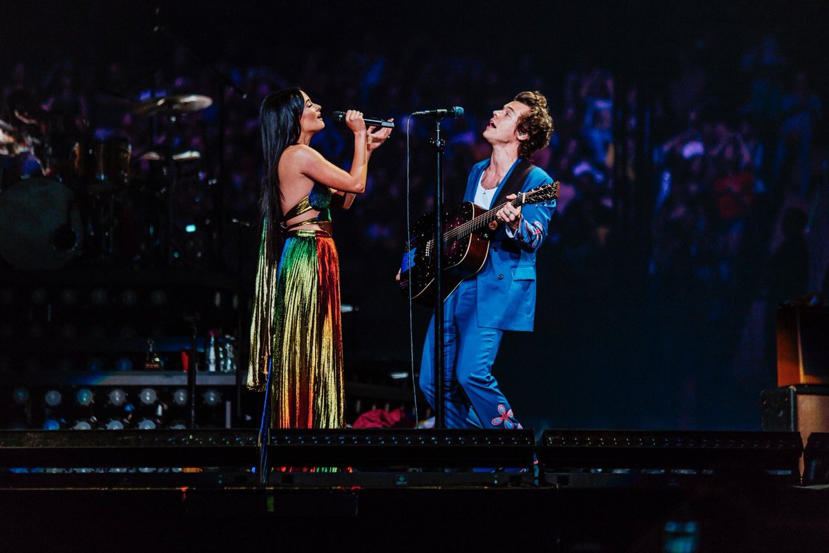 ColumbiaRecords's tweet photo. Congratulations to @Harry_Styles and @KaceyMusgraves for winning #BestCoverSong at this year's #iHeartAwards2019⁠ ⁠! https://t.co/6o0JcNaJLZ