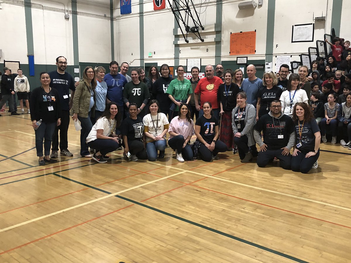 mondic1123's tweet photo. Best staff ever! 💛 @hmsnvusd https://t.co/zrJuAQ1ZWq