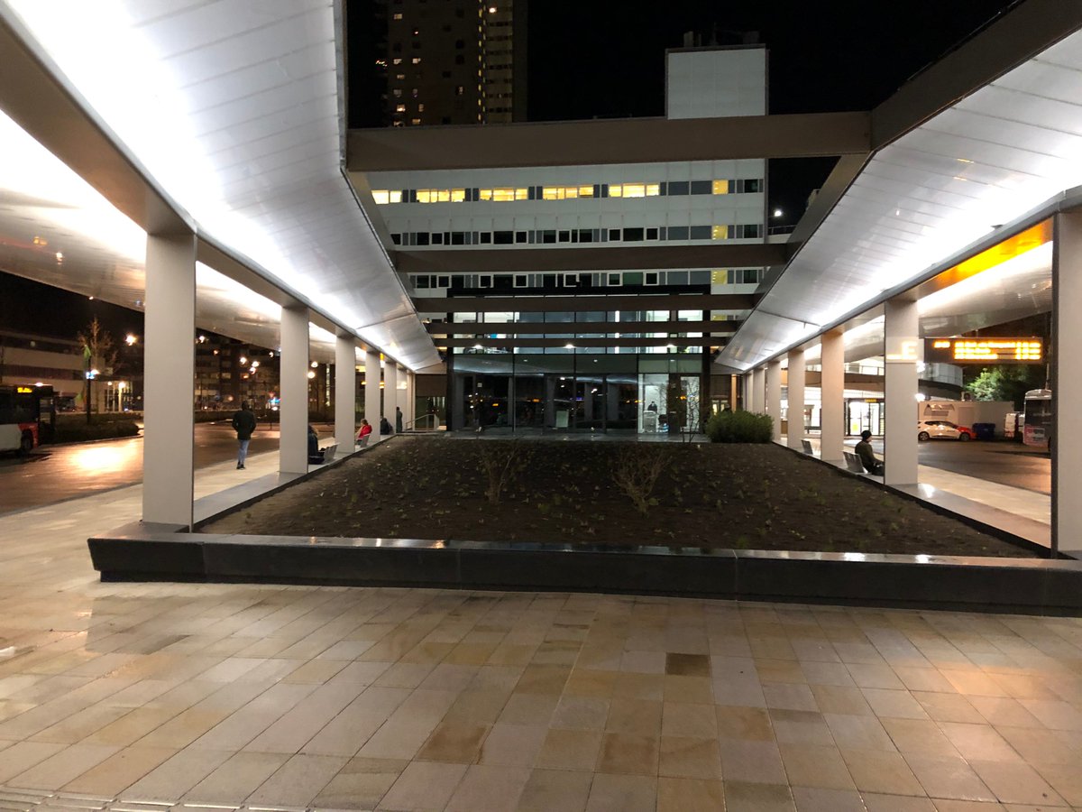 AtelierLEK's tweet photo. Busstation Tilburg opgeleverd! Cepezed ontwierp de zelfvoorzienende luifel AtelierLEK ontwikkelde een uniek lichtontwerp, waarbij de hele luifel als armatuur is benaderd. Overdag filtert de luifel het zonlicht, in de avond creëert ze een comfortabele, ruimtelijke ervaring. https://t.co/PsislQvmw7