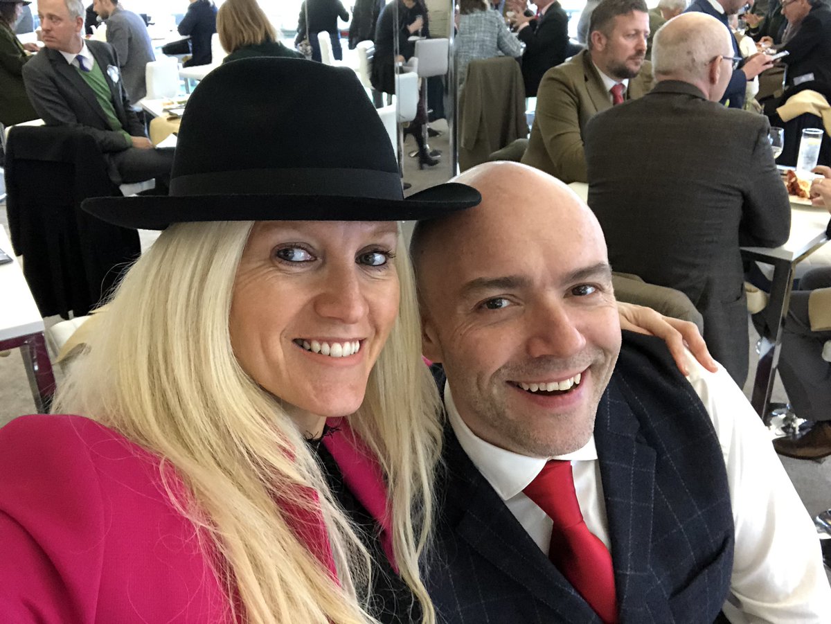 PullenSJP's tweet photo. In da Club #chelfie @CheltenhamRaces https://t.co/zkdaVnG0BG
