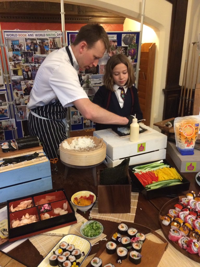 Now we have the children rolling their own sushi 🍣 The children are buzzing with excitement <a href="/HawthornsSchool/">The Hawthorns School</a>