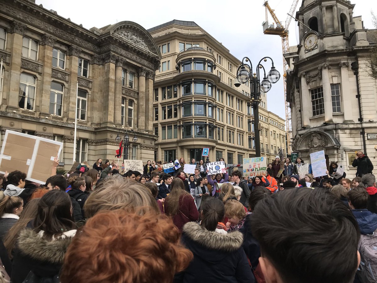 AlexAitken_'s tweet image. If Brexit has got you down, please be heartened by the #ClimateStrike that has been organised by the fantastic young people throughout our city. They’re calling on the Council and Government to take immediate action to fix our planet. They must be listened to #youthstrike4climate