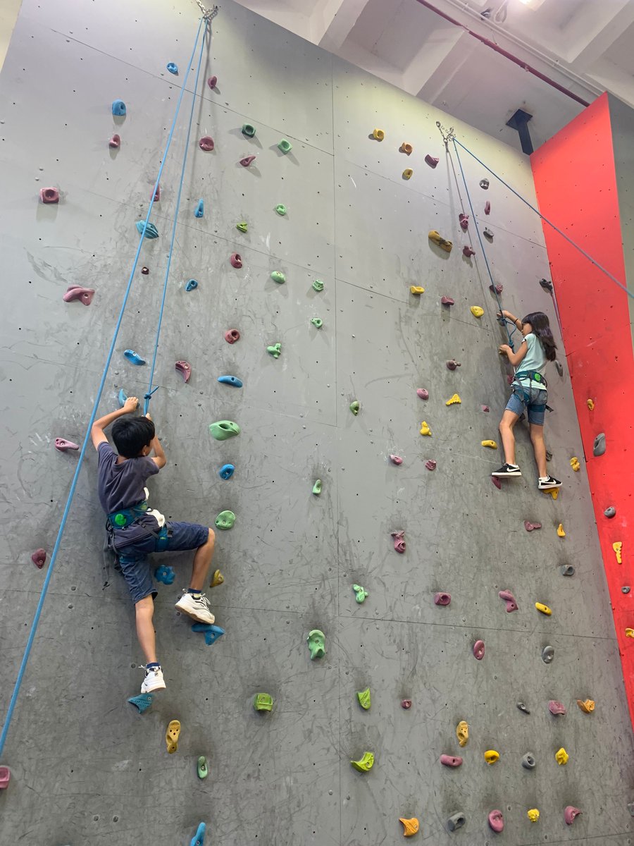 bisso_jack's tweet image. In Physical Education class grade 4 &amp;amp; 5 students @AISChennai are using lifetime recreational activities and individual pursuits to gain understandings of the relationships between setting goals, engagement, resiliency, and more! #studentautonomy #posed #wellbeing