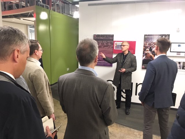 NRW_weltweit's tweet photo. Im #SiliconValley ist unsere #NRW-Unternehmerdelegation weiter auf Entdeckungstour: Im @SAP AppHaus Palo Alto mit @uwe_palm, bei der @Stanford University + dem Workshop „Future of Mobility/Autonomous Driving in Silicon Valley“. @SAP_designs @ihkdus @sihk_zu_hagen @GACCCalifornia https://t.co/aj9I1XP5iE