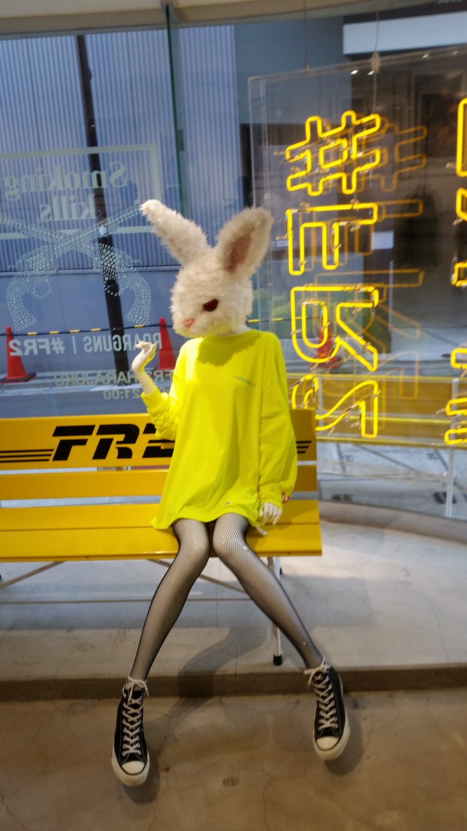 YM55YM55's tweet photo. 今日は原宿の#FR2に行って来ました。最近は人で買っている
本は #箕輪厚介 #幻冬舎
眼鏡は #田中修治 #ｵﾝﾃﾞｰｽﾞ
服は #石川涼  #FR2
今日は #FR2写真載せます。
仕事上でいいたい事とがあるのて、FacebookがInstagramにあげますね～元気があれば☺
今日は寝ると思う～ https://t.co/0w1nYYKgwU