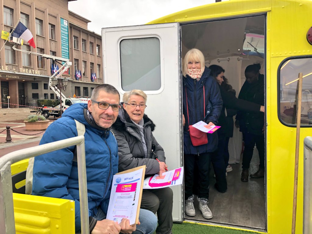 villepoissy's tweet photo. Le bus AVC fait étape jusqu’à 16h place de la République #Poissy ce vendredi 15 mars pour vous informer sur les risques d’accidents vasculaires cérébraux et dépister vos facteurs de risques. #Sante #Preventin @MessmerVirginie @ARS_IDF https://t.co/EYYhDrYQdm https://t.co/3zUn6jAB1I