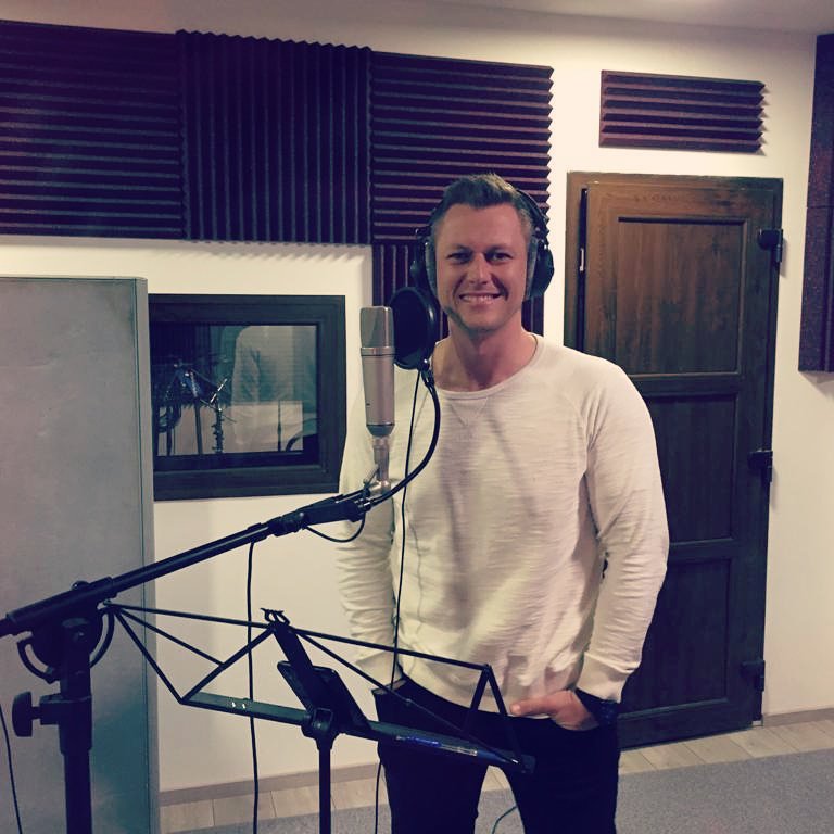 TSBEGINI's tweet photo. Kad je naš Mario u studiju, Begini sigurno spremaju novi HIT 🤩🎧🎵🎶🎼🎙️
Uskoro... Stay Tuned!!!
#beginiband #novihit #newsingle #samojako #trebadelat #studiowork #cantwait #songs #recordingstudio https://t.co/avGcI252mT