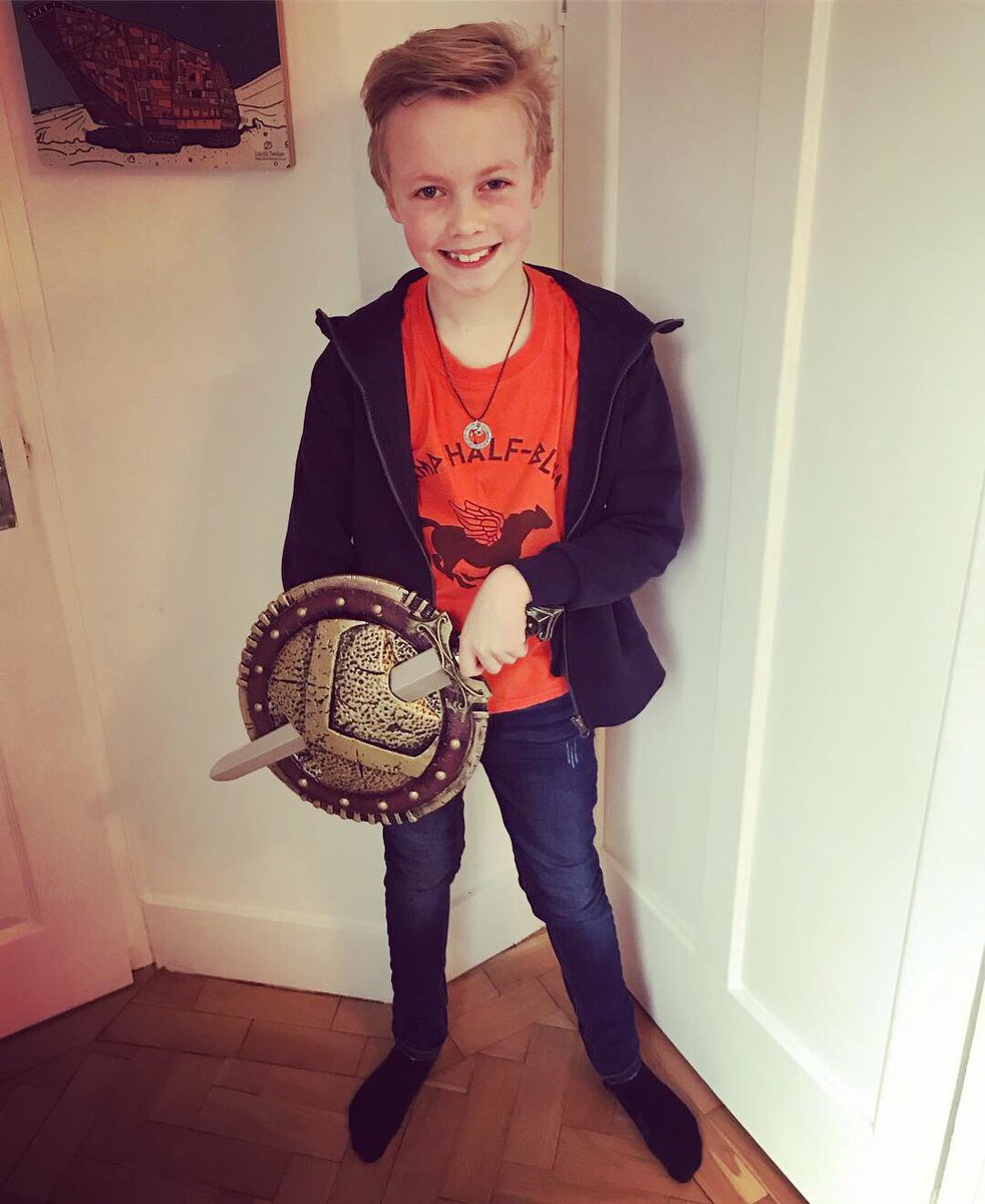 EmmaMorganHere's tweet image. Fantastic Mr Fox and Percy Jackson attending school today. #WorldBookDay #hvcs #hawarden #FantasticMrFox #PercyJackson @y4hvcs @yrhvcs @HawardenVillage