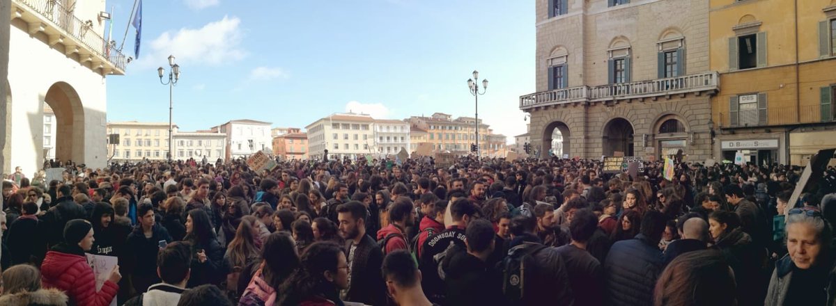 eigenLab_Pisa's tweet image. #FridaysForFuture

Nei dibattiti televisivi si parla spesso dei “giovani” senza mai vederli ne sentirli, facendoli sembrare corpi astratti

Invece i “giovani” sono in tutte le piazze d’Italia a scioperare perchè il loro futuro è a rischio. 

#siamoancoraintempo