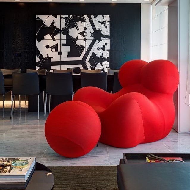 greenandmustard's tweet image. Wow just look at that chair and footstool. @gustavoxavierfotografia  #red #redinspiration #redinterior #popofred #interiordesign #interiors #interiorstyle #interiorstyling #interiorinspo #homedecor #homestyle #homedesign #homestyling #interiorsblogger #i… ift.tt/2O7BxHU