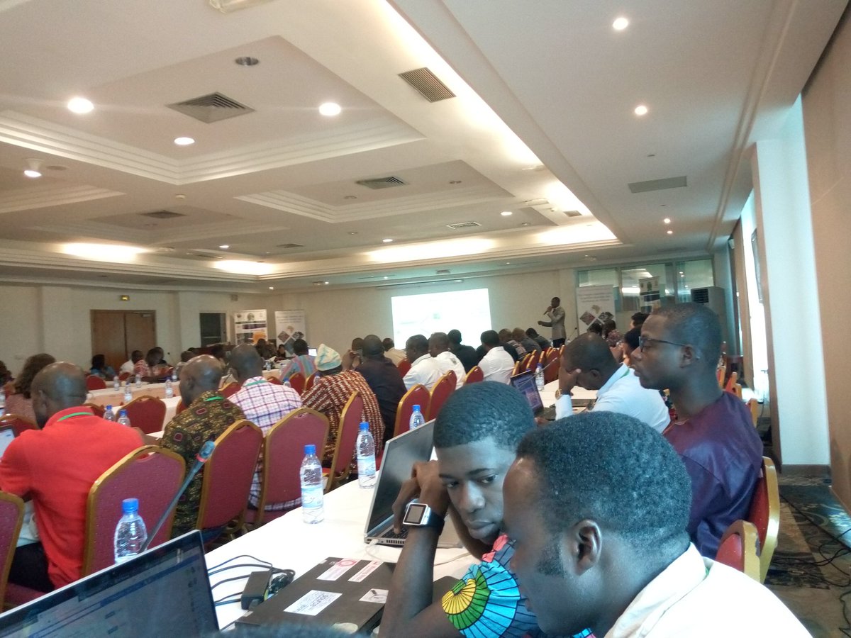 AdeichanN's tweet photo. J3 et fin: Conférence internationale des images satellites pour la gestion des territoires. #osfaco
Présentation d'un expossé ivorien sur le système de surveillance des terres de la côte-d'ivoire par Eric KONAN. #Benin https://t.co/hEcpa2dpdR