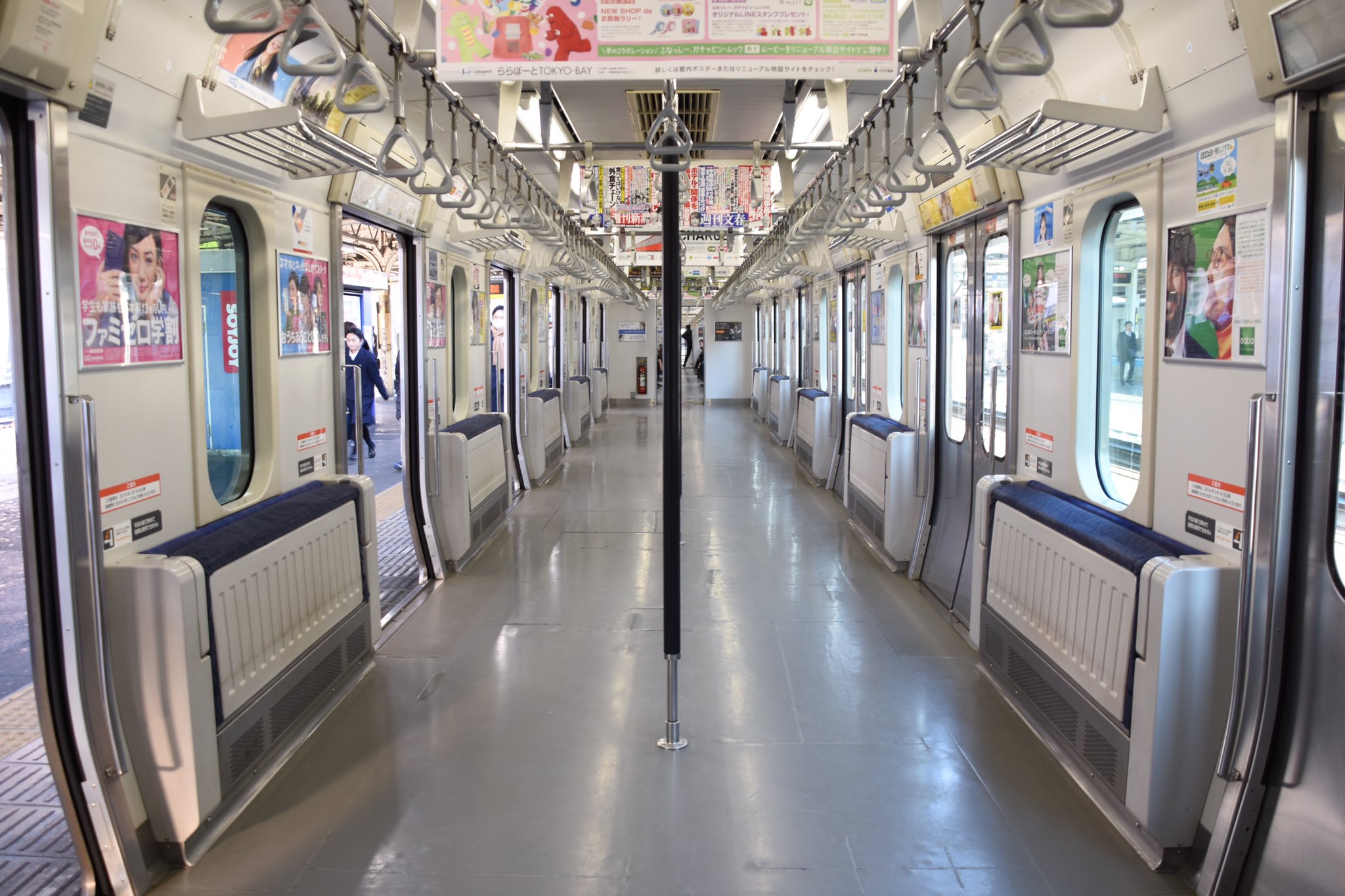 ট ইট র はせゆか 中央総武緩行線のe231系6ドア車 朝ラッシュ時の座席収納が今日で終了 ということで今朝乗って来ました Jr東としては山手線から始まった6ドア車も ホームドア等の環境の変化で終わり