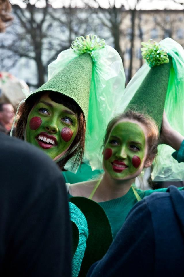 1️⃣ DAY TO GO! Get that green face paint ready, you don't need a mirror to apply it, you just need a pal you can trust. 💚 Join the party at St. Patrick's #Festival #Berlin 2019 🍀 16th of March at <a href="/Birgit/">Birgit Frohn</a>&amp;Bier #patisback 💚 buff.ly/2tY7RDO