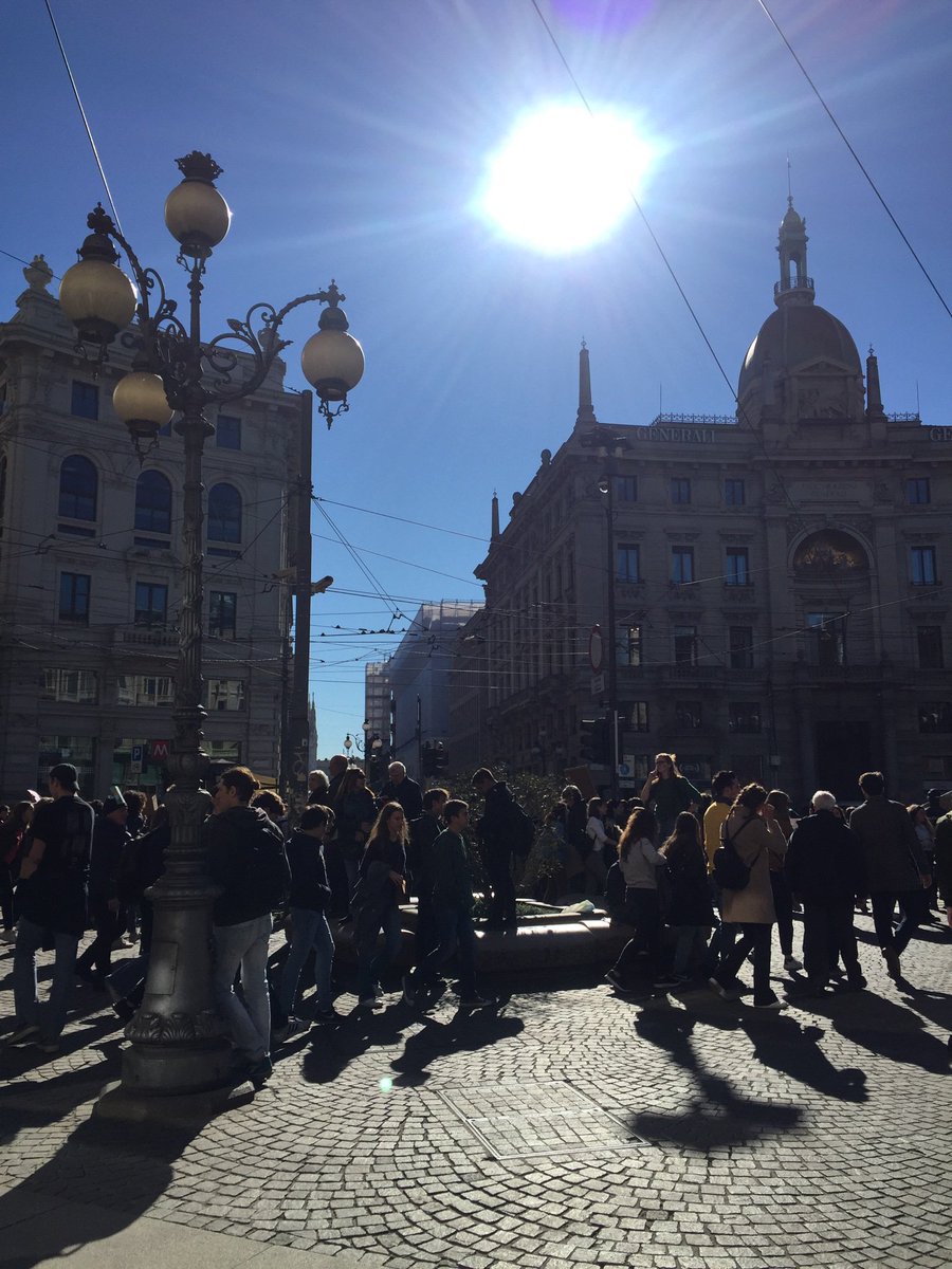 BHOBLOG's tweet image. Quello che so, è che oggi ho visto un sole nuovo a #Milano, un sole nuovo nel Mondo. Buon Futuro a Noi #globalstrike #cambiamenticlimatici #fridaysforfuture #greta #ambiente