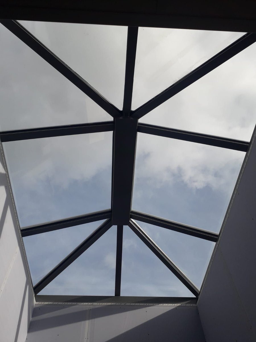 BirchwoodTradin's tweet photo. This glass roof light uses our P287 structural glazing bar system https://t.co/gyS5OAZ5wJ to hold the 6.8mm laminated glass panels securely in place. #roofglazing #rooflight #laminatedglass #glazingbars https://t.co/64sdLKJxhl