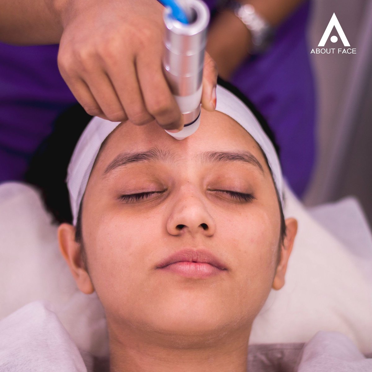 AboutFaceIndia's tweet photo. Restore your facial radiance with our  #DermaPeel Treatment which helps to #rejuvenate your skin. It work towards helping #Darkcircles, #Detan, #Skinlightening #acne, #Acnescars &amp; #Pigmentation. Book an appointment today at #Aboutface and get glowing, smooth and youthful glow! https://t.co/Wg4dRPmG5x