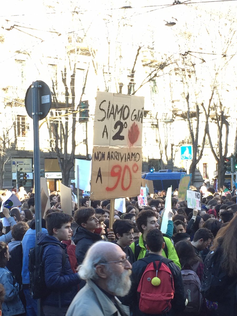 BHOBLOG's tweet image. Oggi il sole è caldo. Se non cambiamo lo stato attuale delle cose, il sole sarà ancora più caldo. Oggi ci riscalda dolcemente (o quasi). Domani ci brucerà. Buon Futuro a Noi #globalstrike #scioperoperilclima #cambiamenticlimatici #fridaysforfuture #greta #ambiente #milano