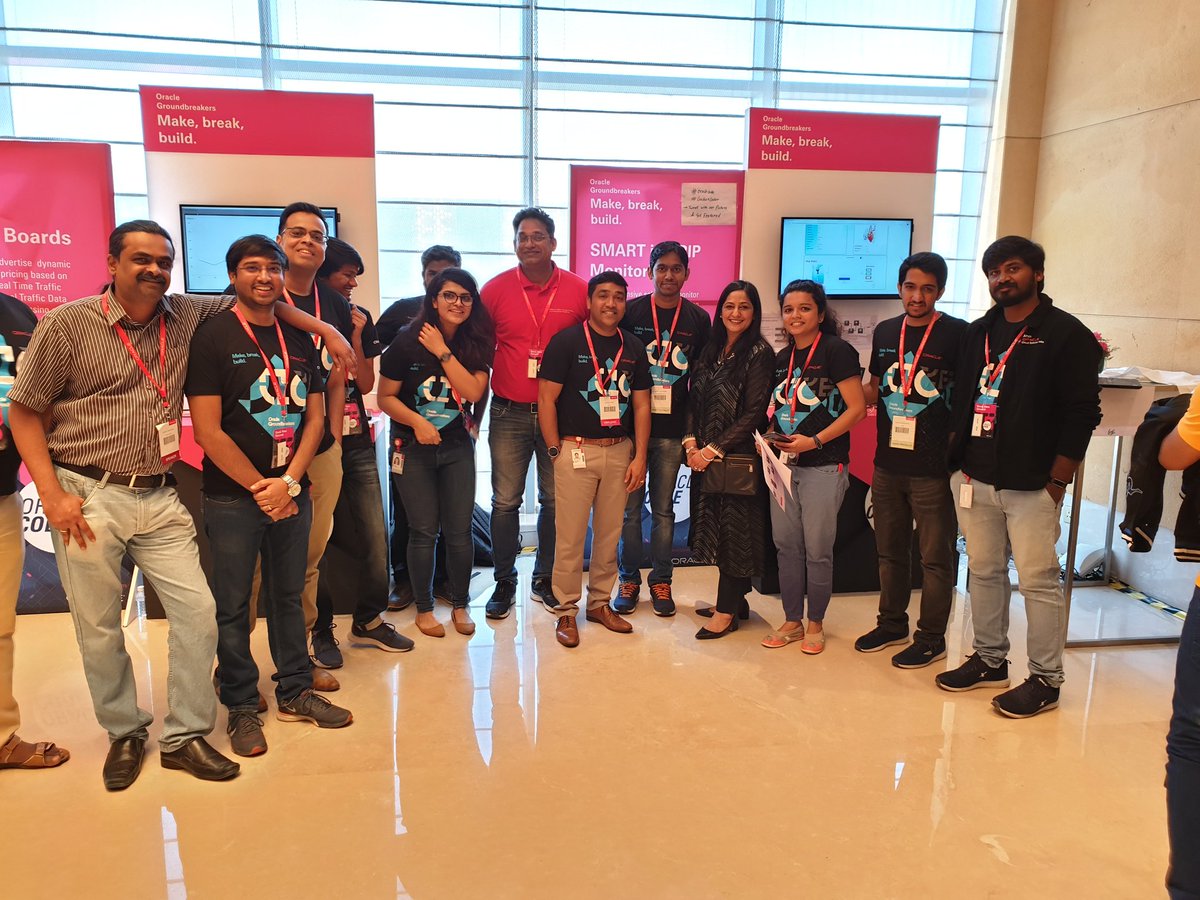 samdanishaiks's tweet image. High energy among demo specialists @TheOracleCode #oraclecode #coolestcoder
