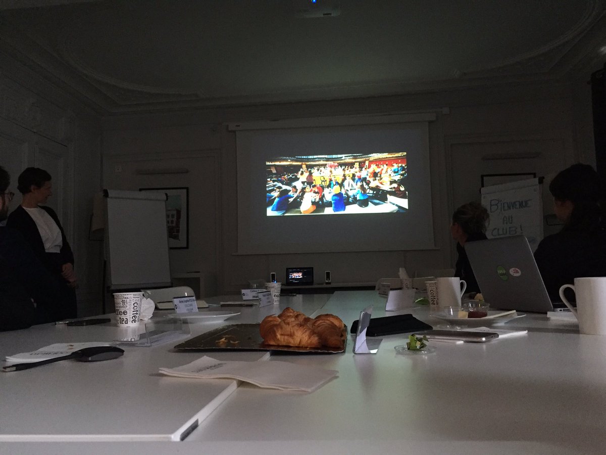 ThierrySpencer's tweet photo. Une véritable séquence de comédie musicale avec tous les collaborateurs du Printemps présentée au #clubCulturesServices : une superbe réalisation. Et beaucoup d’émotion ! #clubCS2019 #SymétrieDesAttentions #academieduservice https://t.co/86pJbAoOQj