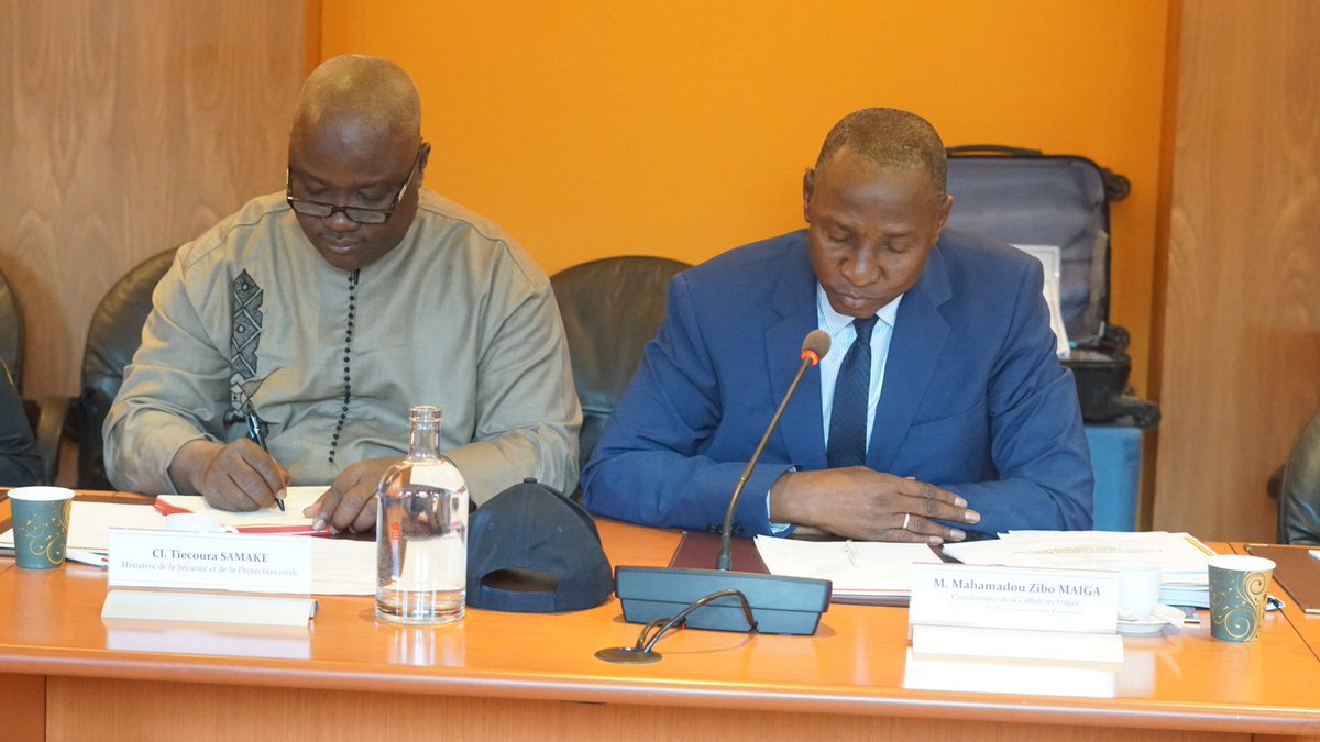 MaliMaeci's tweet photo. En cours: Présentation du Cadre Stratégique pour la Relance Économique et le Développement #CREDD par M. Maïga, Chef de la Cellule CSLP.
@KamissaCamara @MossadeckBally
#MaliMonaco #DiplomatieMalienne https://t.co/EzGmZGRZ4i