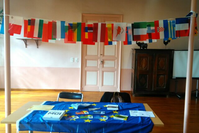 EuropeToulouse's tweet photo. Aujourd’hui DERNIÈRE ÉTAPE : c’est à Sainte Foy de Peyrolières que se termine le périple de l’#EuroMobil . L’équipe #EuropeDirect vient d’arriver et vous attend à la Mairie pour parler #UE, réalisations en #Occitanie et #ÉlectionsEuropéennes #EUandMe #UEenRégion #CetteFoisJeVote https://t.co/tw4xqpgucr