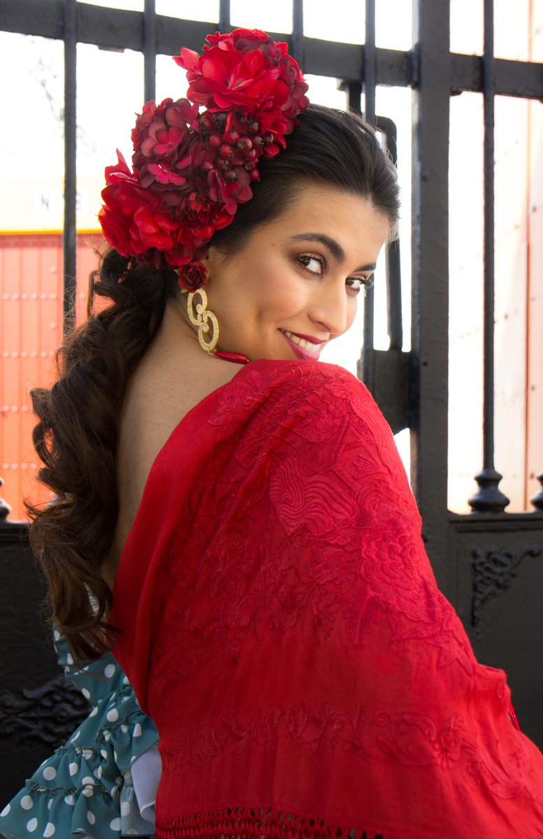 Es_BlancoAzahar's tweet photo. Ya podéis disfrutar de nuestra nueva colección flamenca 2019. Todas las fotos de la 1º Sesión en: https://t.co/gxDC8laUtl ¡No os la perdáis!
@LolaMontielArt 📷 🥰#Modelos #FatimaJimenezTriguero #ModaFlamenca #BlancoAzahar #FloresdeFlamenca #ComplementosdeFlamenca #Mantones https://t.co/0ymK25uads