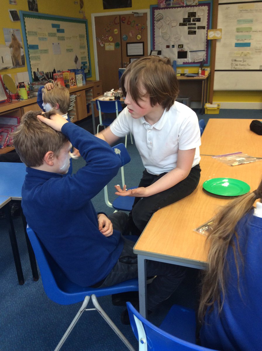 KenmorePS's tweet photo. P5-7 loved our Professional Make-Up Masterclass from Gayle this week. We have been learning all about Mexico and have been particularly interested in the 'Dia de los Muertos' #teamwork #developingourskills #creativity https://t.co/s3zE7uBOZW