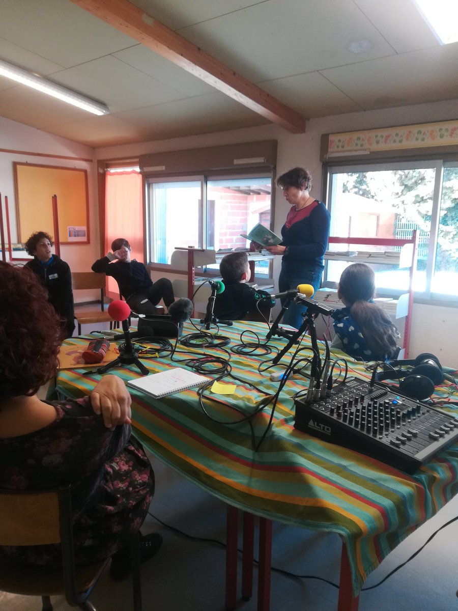 Silence Radio 🎙️On enregistre avec les élèves de Rieumes pour décrypter les stéréotypes dans la littérature jeunesse ! Des futur.e.s expert.e.s de la radio et de l'égalité !