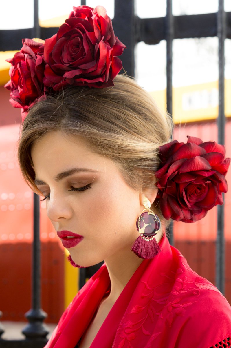 Es_BlancoAzahar's tweet photo. Ya podéis disfrutar de nuestra nueva colección flamenca 2019. Todas las fotos de la 1º Sesión en: https://t.co/gxDC8laUtl ¡No os la perdáis!
@LolaMontielArt 📷 🥰#Modelos #FatimaJimenezTriguero #ModaFlamenca #BlancoAzahar #FloresdeFlamenca #ComplementosdeFlamenca #Mantones https://t.co/0ymK25uads