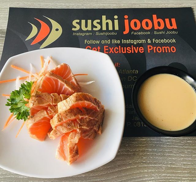 Salmon tataki untuk joobu lovers yang suka salmon sashimi dengan citarasa yg berbeda dr biasanya 😙
.
.
.
#Sushijoobu #sushi #joobu #japanesefood #foodporn #instafood #allyoucaneat #ayce #aycesushi #gooddeal #starving #foodaddict  #sushijakarta #sushi… ift.tt/2HzaDY4