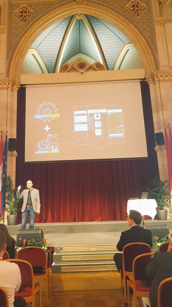 hercagio's tweet photo. How machine learning, sound recognition ans the parrot macao can help save rainforests by Mark Raben, CTO of @SAP on an exciting performance on stage at #SWDays19 #EENCanHelp https://t.co/kuiVHYv0K7